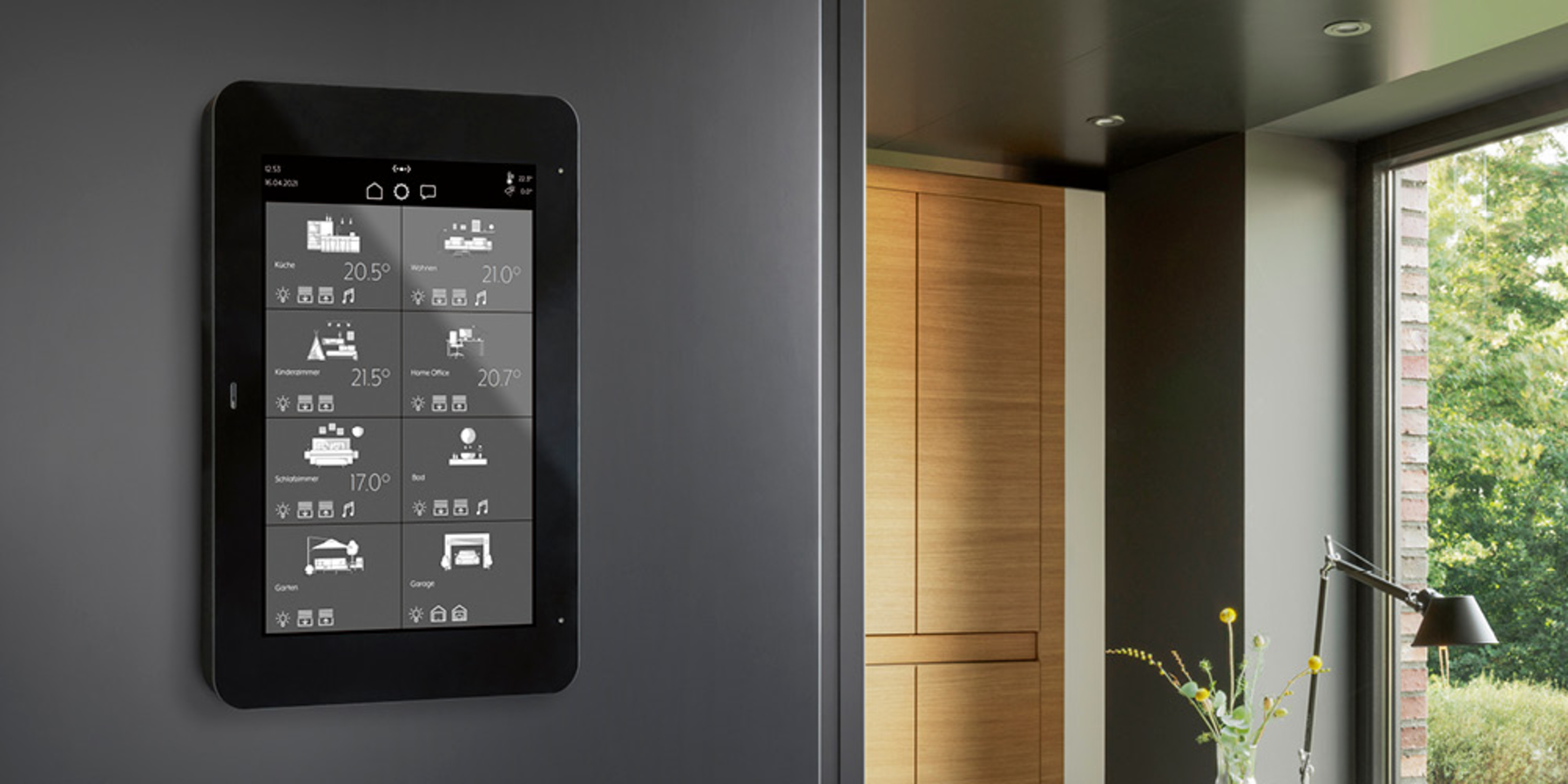 JUNG Smart Panel 8 bei Peike Elektrotechnik GmbH in Sulzbach am Taunus